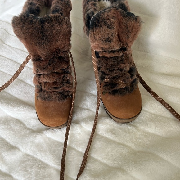 Woman’s cougar boots - Picture 6 of 7